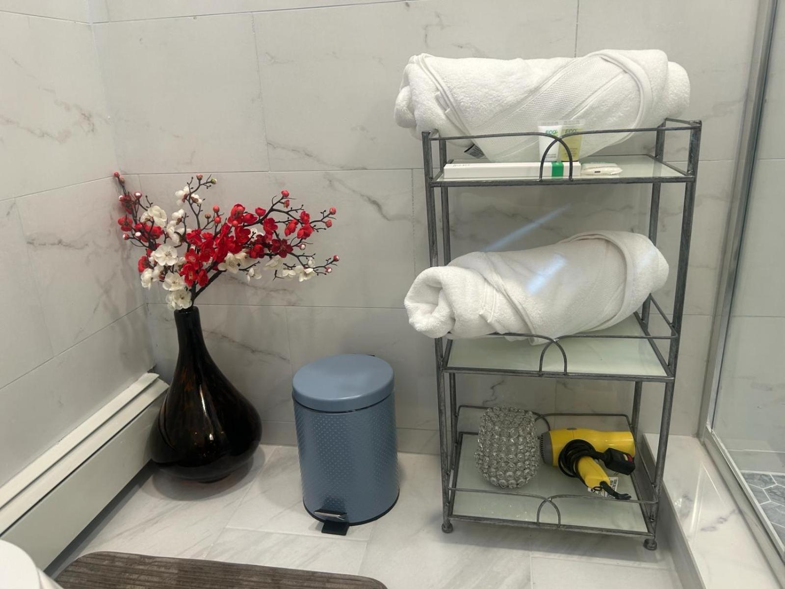 Private Suite In Huntington Station Екстериор снимка
