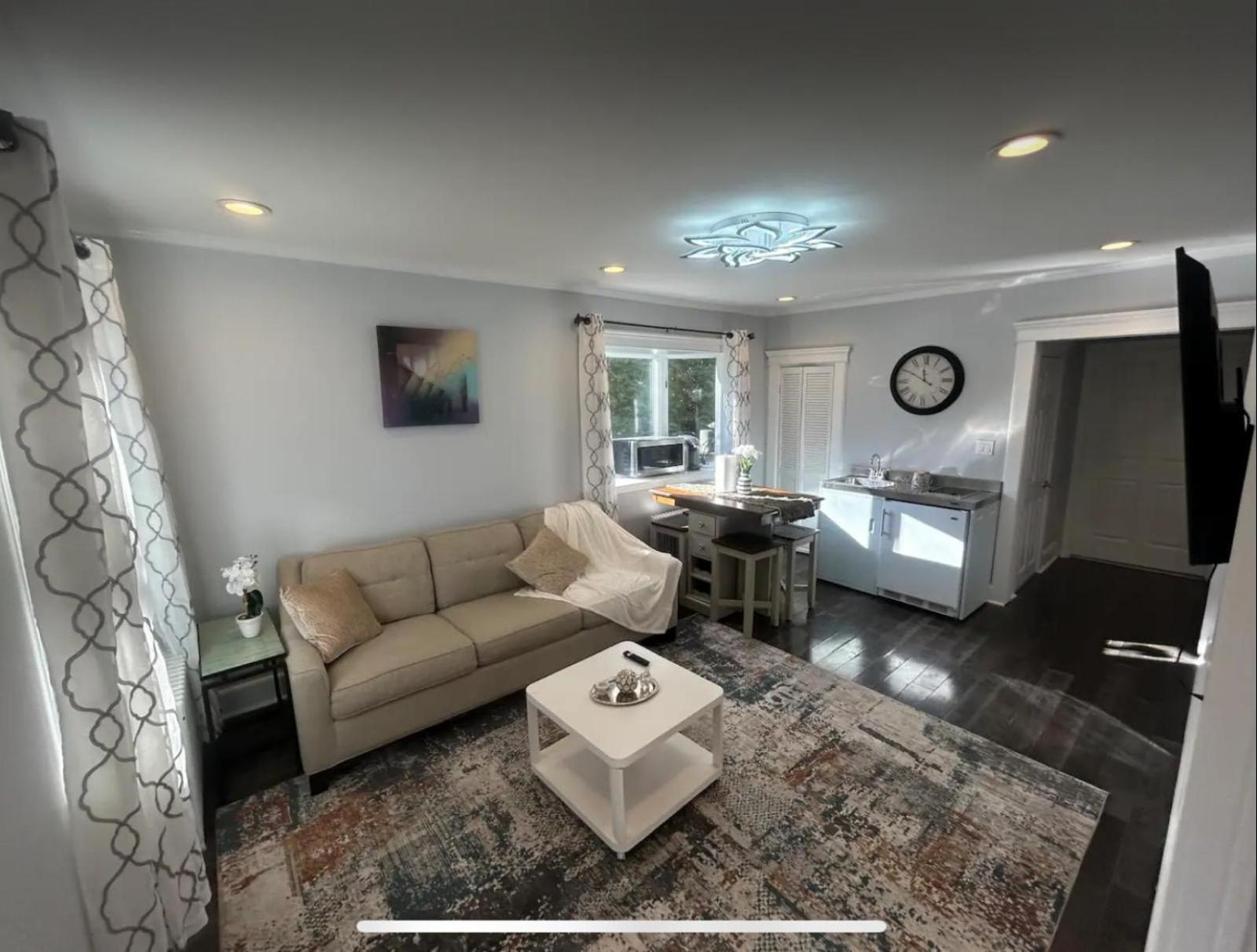 Private Suite In Huntington Station Екстериор снимка